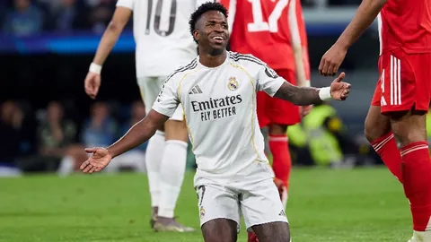 拜仁慕尼黑与勒沃库森1：1握手言和 第5轮德甲焦点回顾